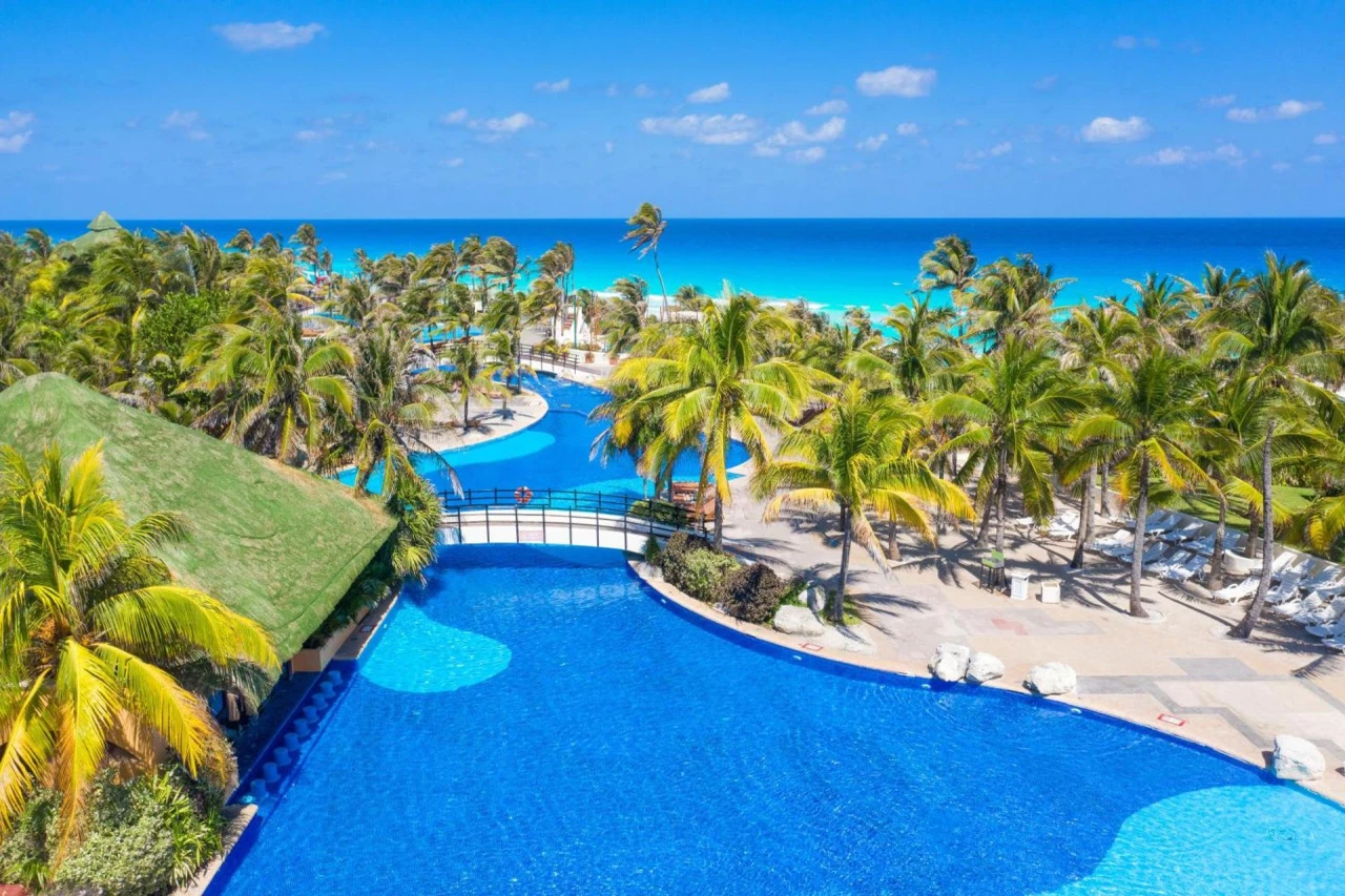 Oasis Cancun Lite